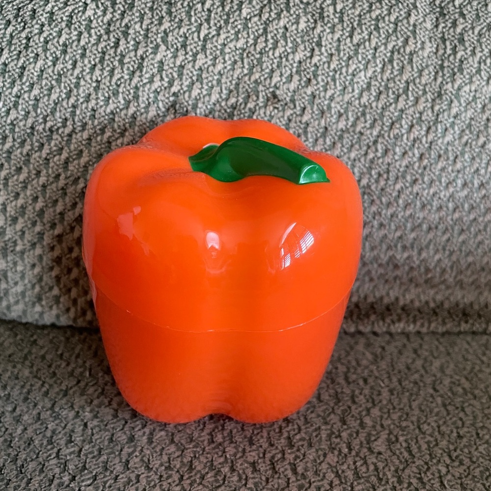 Pepper and apple keepers